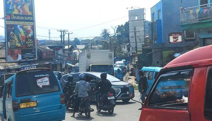 Libur Cuti Bersama, Lalu Lintas di  Cibadak Sukabumi Padat Merayap