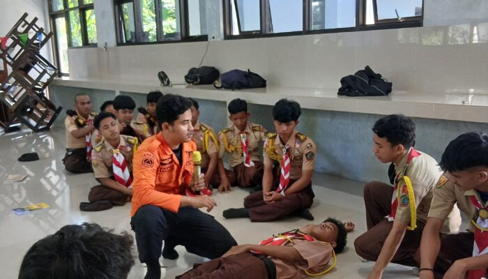 Puluhan Pramuka SMAN 1 Simpenan Sukabumi Ikuti Simulasi Gempa