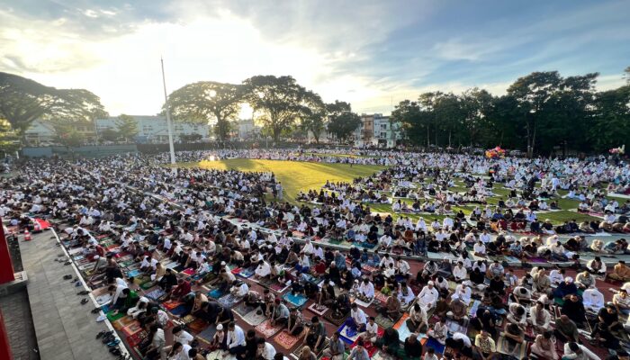 Ribuan Warga Padati Lapang Merdeka, Salat Iduladha 1447 H di Kota Sukabumi Berlangsung Khidmat