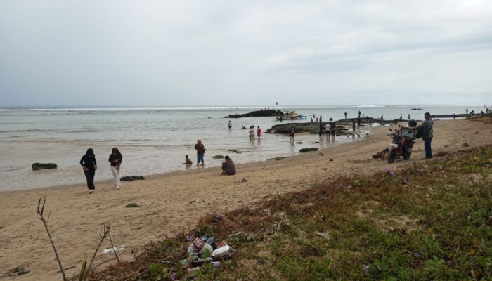 Long Weekend, Pantai Muara Cigebang Dipadati Wisatawan dari Berbagai Daerah