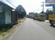 Antrean Kendaraan Pengisi Solar Padati Ruas Jalan di Cimaja Surade