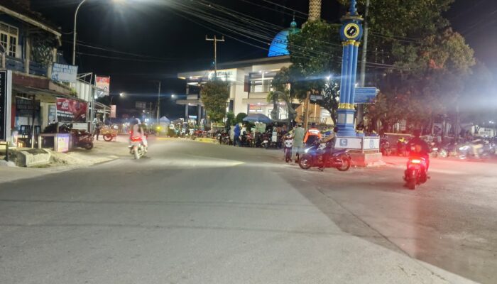 Malam Takbir Idul Adha di Bundaran Surade Berlangsung Tertib, Petugas Gabungan Lakukan Pengamanan