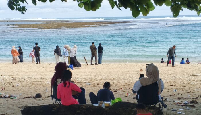 Long Weekend, Pantai Cibuaya Ramai Dikunjungi Wisatawan