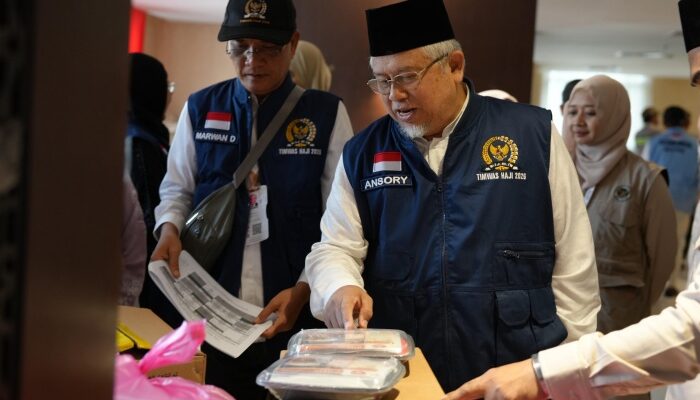 Timwas DPR Sidak Dapur Katering Haji di Mekkah, Soroti Distribusi Makanan Jemaah yang Tempuh 12 Kilometer