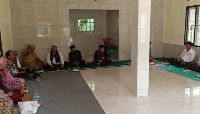 Pengajian Rutin Desa Padajaya, Kades Ade Hermawan Dorong Peningkatan Keimanan Warga