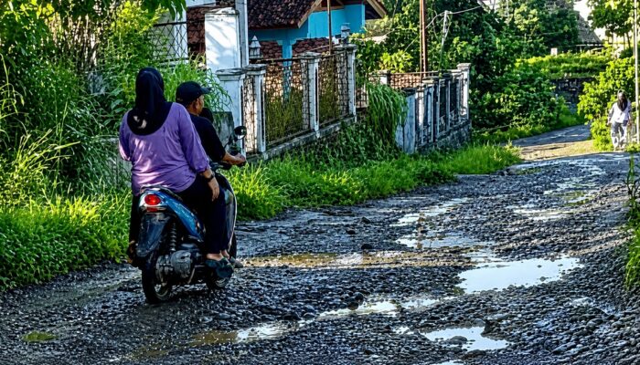 Jalan Bojonglopang–Cimerang Rusak Parah, Warga Desak Perbaikan Menyeluruh
