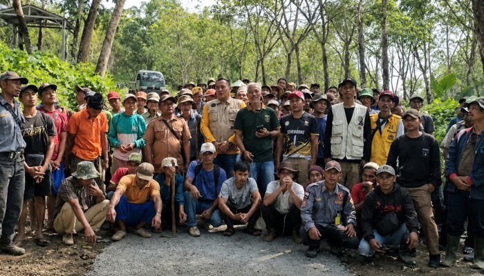 Warga Tiga Kedusunan di Tegalbuleud Kini Nikmati Jalan Mulus Hasil Karya Bakti TNI