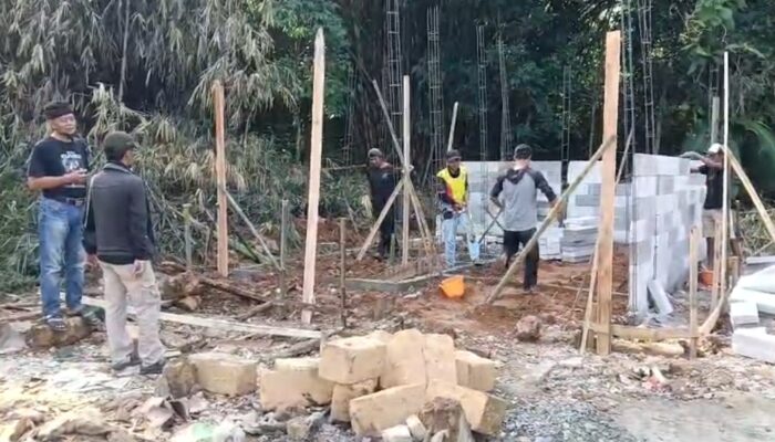 Hari Keempat Bedah Rumah, Gotong Royong Warga dan Pengusaha Jampangkulon Terus Mengalir