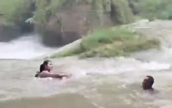 Dua Pelajar Nyaris Terseret Banjir Bandang di Curug Cikaso