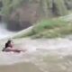 Dua Pelajar Nyaris Terseret Banjir Bandang di Curug Cikaso