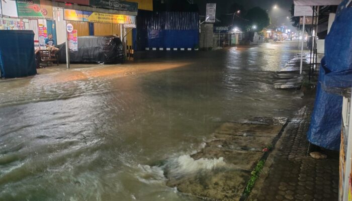 Banjir Rendam Pusat Kecamatan Surade, Ruas Jalan Provinsi Tergenang Hingga 50 Cm