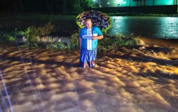 Banjir Luapan Rendam Sejumlah Ruas Jalan di Ciracap, Kendaraan Terhenti Hindari Arus Deras