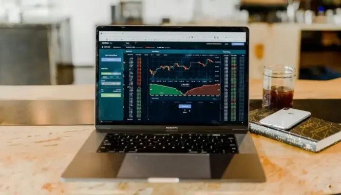 Wall Street Kompak Melemah, Imbal Hasil Obligasi AS dan Harga Minyak Jadi Tekanan