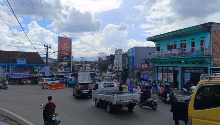 Long Weekend, Jalur Sukabumi Utara Padat di Parungkuda hingga Cibadak