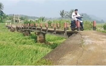 Bertahun-tahun Tanpa Perbaikan, Jembatan Penghubung Gegerbitung–Cirenghas Memprihatinkan