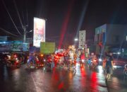 Kepadatan kendaraan terjadi di Simpang Ratu, Kecamatan Cibadak, Kabupaten Sukabumi, Jumat malam (01/05/2026).