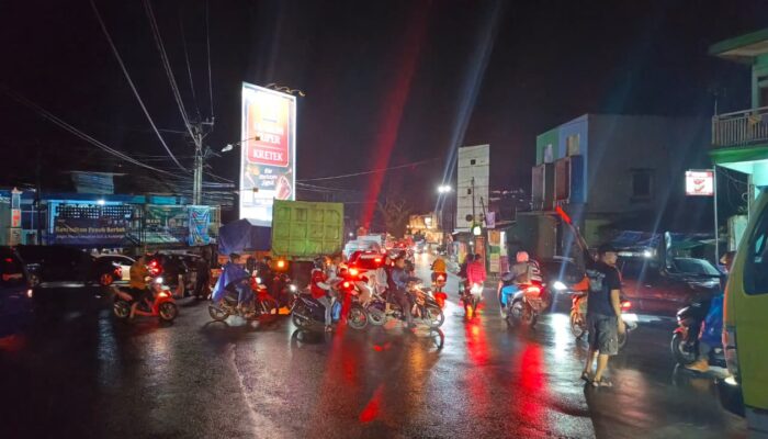 Libur Panjang, Arus Lalu Lintas di Simpang Ratu Cibadak Padat