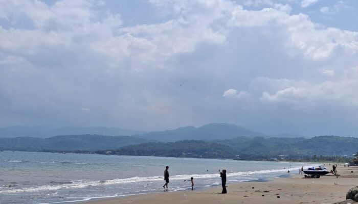 Akhir Pekan, Pantai Buffalo Palabuhanratu Sukabumi Terpantau Lengang