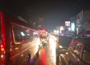 Arus lalu lintas padat di Jalan Sukabumi-Bogor, tepatnya di Kecamatan Cibadak, Kabupaten Sukabumi.
