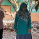 Kepala SDN Ciganas, Tati, dan Guru SDN Ciganas, Budi Mulyawan saat meninjau bangunan ambruk di sekolah yang berlokasi di Desa Munjul, Kecamatan Ciambar, Kabupaten Sukabumi tersebut, Minggu (03/05/2026).