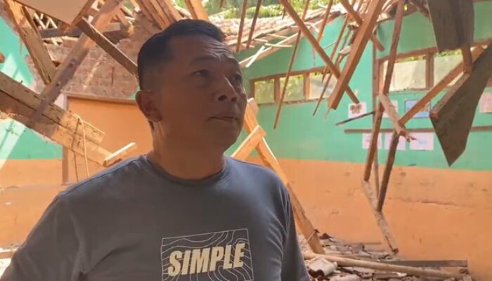Tinjau Lokasi SDN Ciganas, Kadisdik Kabupaten Sukabumi Sebut Seluruh Bangunan Harus Direhab
