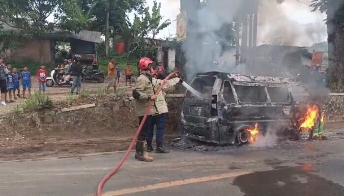Angkot di Cibadak Sukabumi Hangus, Perbaikan Knalpot Berujung Kebakaran