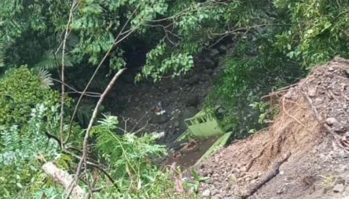 Truk Terjun ke Jurang di Cisarakan Palabuhanratu, Belum Dievakuasi