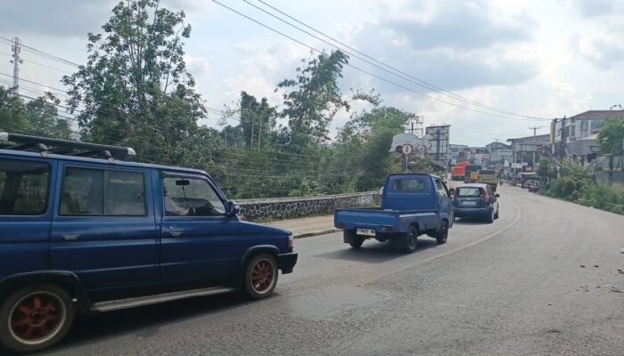 Awal Libur Panjang, Lalu Lintas di Cibadak Sukabumi Padat Merayap