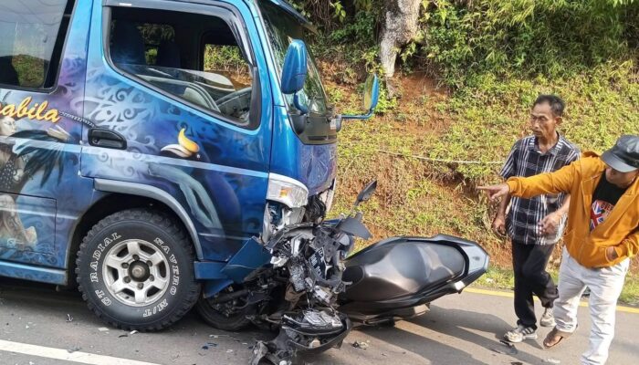 Diduga Mengantuk, Pengendara PCX Kritis Usai Tabrak Elf di Jalur Sukabumi–Sagaranten