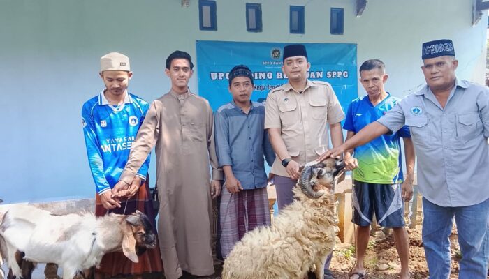 SPPG Bantargadung Bojonggaling 2 Pererat Hubungan Sosial dengan Warga Melalui Kurban dan Jumat Berkah