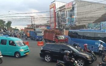 Arus Lalu Lintas Jalur Nasional Sukabumi-Bogor Krodit, Antrean Kendaraan Mengular