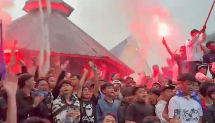 Persib Bungkam Persija 2-1, Ribuan Bobotoh Kota Sukabumi Tumpah Ruah Rayakan Kemenangan