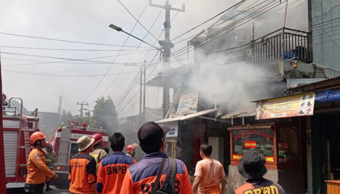Kebakaran Ruko Dua Lantai Gegerkan Warudoyong Kota Sukabumi, Ini Penyebabnya!