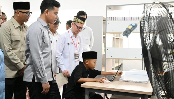 Wapres Gibran Pantau Langsung Sekolah Rakyat, Dorong Siswa Tetap Semangat Belajar