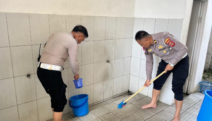 HUT Bhayangkara ke-80, Satlantas Polres Sukabumi Kota Perkuat Kedekatan dengan Warga Lewat Aksi Bersih Masjid