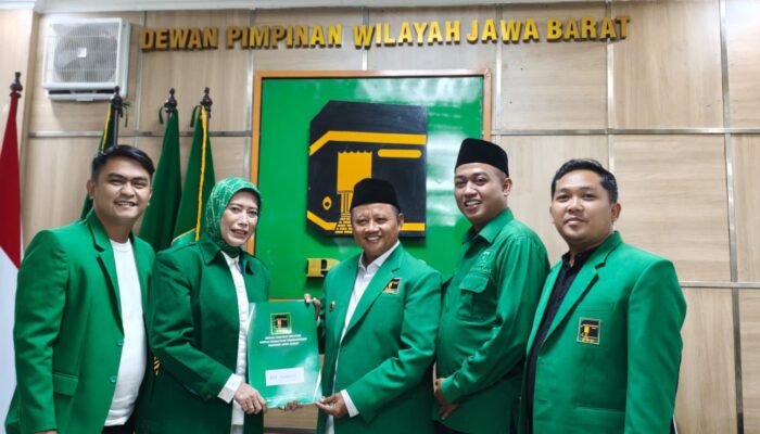 Terima SK Langsung dari Uu Ruzhanul Ulum, Hj. Ima Slamet Kembali Pimpin PPP Kota Sukabumi