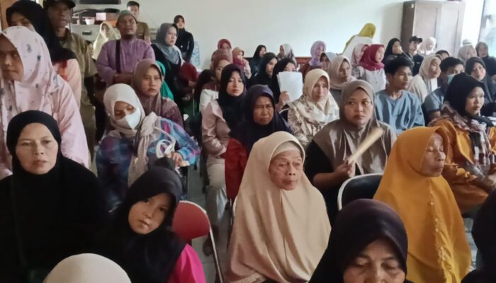 Ratusan Warga Jampangkulon Resmi Terima Kartu PKH dan BPNT, Harapan Baru untuk Ringankan Beban Ekonomi Keluarga