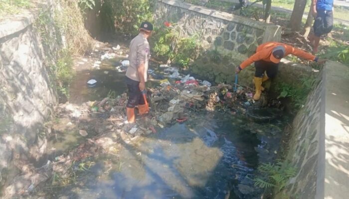 Tumpukan Sampah Picu Ancaman Banjir Limpasan, BPBD Kota Sukabumi Lakukan Aksi Bersih Drainase