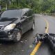 Diduga Mengantuk Saat Menikung, Avanza Tabrak Pengendara Motor di Simpenan