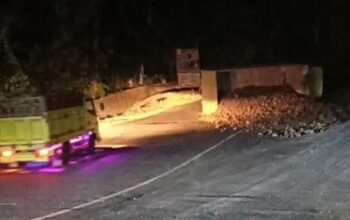 Truk Tronton Terguling di Tanjakan Warungkiara, Sopir Selamat