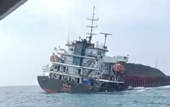 Kapal Bermuatan Batu Bara Karam di Perairan Cibuni Tegalbuleud, 16 ABK dan Nahkoda Selamat