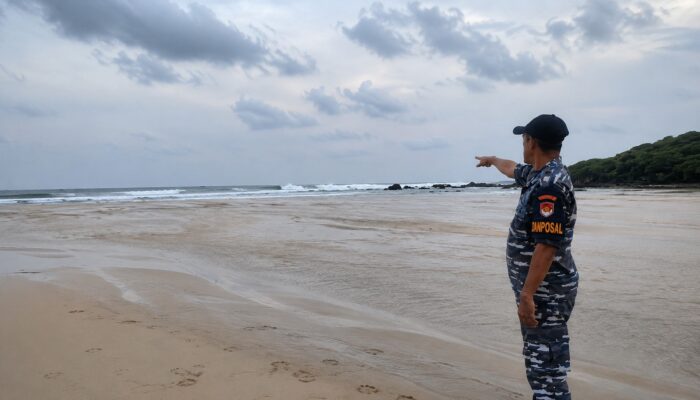 Dua Wisatawan Diduga Tenggelam di Muara Pasir Putih Cipanarikan, Tim Gabungan Lakukan Pencarian