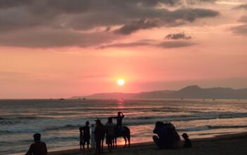 Wisatawan Serbu Pantai Citepus dan Patuguran di Hari Terakhir Libur Panjang