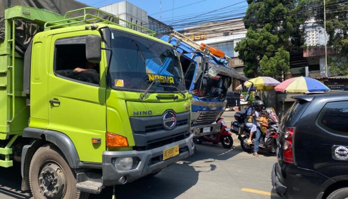 Cibadak Macet Lagi, Truk Alat Berat Mogok di Pinggir Jalan