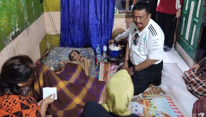 Bupati Asep Japar Tinjau Warga Sakit Parah, Pastikan Akses Layanan Kesehatan
