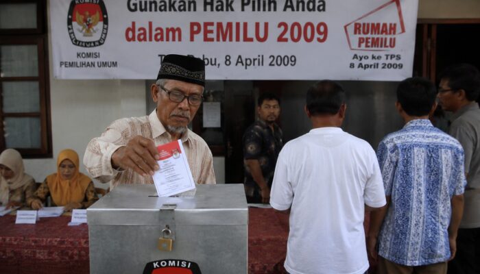 BlackBerry, Nexian, Kepompong, dan Pemilu 2009