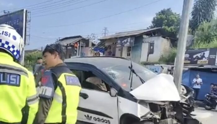 Hilang Kendali, Toyota Rush Tabrak Pedagang Tahu di Exit Tol Parungkuda Sukabumi