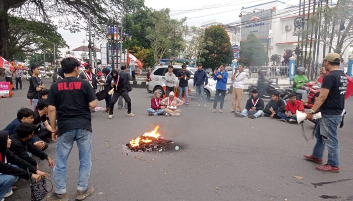 Aksi Mimbar Rakyat GMNI di Tugu Adipura, Sampaikan 9 Tuntutan ke Pemerintah