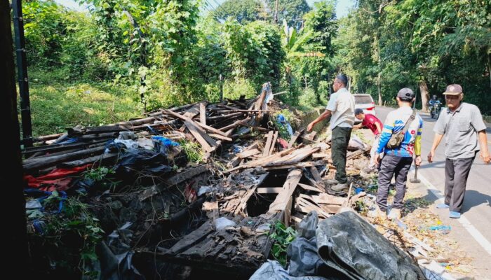 Penataan Kawasan, Bangunan Liar di Batu Sapi Palabuhanratu Ditertibkan
