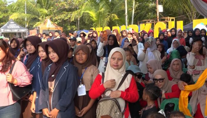Syukuran Hari Nelayan Ciwaru Jadi Magnet Wisata Budaya, Ribuan Pengunjung Padati Kawasan Geopark Ciletuh